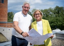 Geschäftsführer Wolfgang Hager und Landeshauptfrau Johanna Mikl-Leitner.