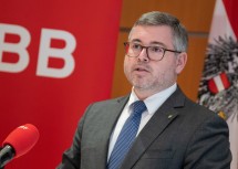 Mobilitätslandesrat Ludwig Schleritzko: „Wir wollen in Niederösterreich  ein  Öffi-Angebot,  das  besser,  billiger  und  bequemer ist.“