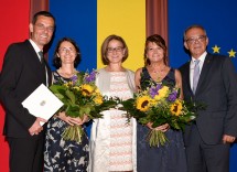 Amtsübergabe an der Bezirkshauptmannschaft Gmünd: Stefan Grusch mit Gattin Heidi, Landeshauptfrau Johanna Mikl-Leitner, Gattin Erni und Johann Böhm (v.l.n.r.)