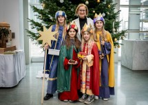 Clara, Emilia, Johanna und Miriam besuchten als Sternsingerinnen Landeshauptfrau Johanna Mikl-Leitner im Regierungsviertel.