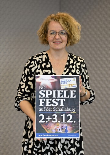 Familien-Landesrätin Christiane Teschl-Hofmeister lädt alle Generationen zum NÖ Spielefest auf die Schallaburg ein.