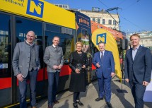 Von links nach rechts: Weinviertel-Geschäftsführer Hannes Steinacker, Landesrat Jochen Danninger, Landeshauptfrau Johanna Mikl-Leitner, Bürgermeister Michael Ludwig, NÖ Werbung-Geschäftsführer Michael Duscher.