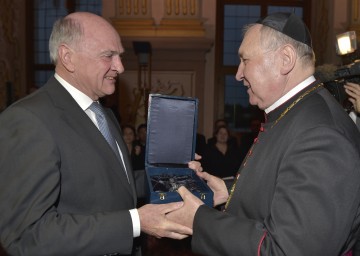 Landeshauptmann Dr. Erwin Pröll gratulierte dem Propst des Stiftes Herzogenburg, Mag. Maximilian Fürnsinn, zum 75. Geburtstag.