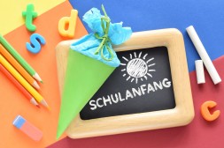 Blau-gelbes Schulstartgeld 2023