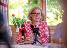 „Unsere Schutzhütten sind Kulturgut, das es zu erhalten gibt, für die nächsten Generationen, für die beste Zukunft unserer Kinder“, sagte Landeshauptfrau Johanna Mikl-Leitner im Rahmen der Pressekonferenz in der Speckbacherhütte.
