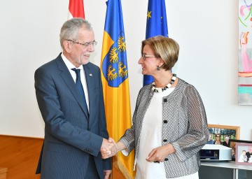 Arbeitsgespräch von Bundespräsident Alexander Van der Bellen und Landeshauptfrau Johanna Mikl-Leitner (v.l.n.r.)