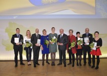 Landeshauptmann Dr. Erwin Pröll, Landesrätin Dr. Petra Bohuslav und Landesrätin Mag. Barbara Schwarz mit den Anerkennungspreisträgern der Wissenschaftsgala 2016.