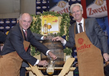 Landeshauptmann Dr. Erwin Pröll und der Geschäftsführer der Brauerei Zwettl, Mag. Karl Schwarz.