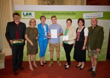 LAK-Präsident Andreas Freistetter, Landeshauptfrau Johanna Mikl-Leitner, Nationalratsabgeordnete Martina Diesner-Wais, der ausgezeichnete Lehrling Thomas Diesner, LKNÖ-Vizepräsidentin Daniela Wagner, LAK-Vizepräsidentin Josefa Czezatke und LAK-Vizepräsident Karl Orthaber (v.l.n.r.).