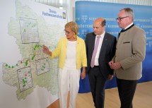 Landeshauptfrau Johanna Mikl-Leitner, Gemeindebund-Präsident Hannes Pressl und LH-Stellvertreter Stephan Pernkopf