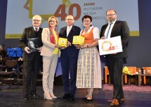 Feierten 40 Jahre Hilfswerk Niederösterreich: Gründer Erich Fidesser, Landeshauptfrau Johanna Mikl-Leitner, Othmar Karas, Präsident des Hilfswerk Österreich, Michaela Hinterholzer, Präsidentin des Hilfswerk Niederösterreich, und Geschäftsführer Christoph Gleirscher (v.l.n.r.)