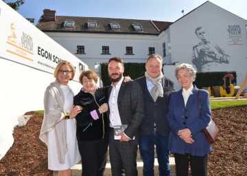 Neueröffnung des Egon Schiele Museums in Tulln: Landeshauptfrau Johanna Mikl-Leitner, Alessandra Comini, Matthias Pacher, Christian Bauer und Elisabeth Leopold (von links nach rechts).