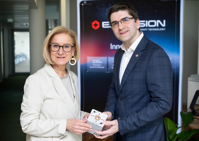 LH Mikl-Leitner gratuliert ENPULSION: 22,5 Millionen Euro für Raumfahrt-Hightech aus Niederösterreich
