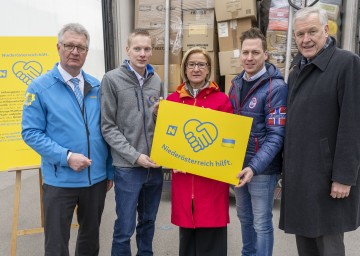 NÖ Zivilschutzverband-Präsident Christoph Kainz (v.l.), Landjugend-Landesleiter Johannes Baumgartner, Landeshauptfrau Johanna Mikl-Leitner, NÖ Zivilschutzverband-Vizepräsident Bernhard Heinreichsberger und Landesrat Martin Eichtinger