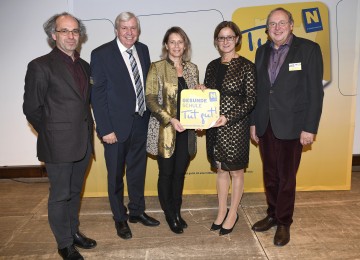 Beim „Gesunde Schule Tag“ in Grafenegg: Architekt DI Wolfgang Hochmeister, Landesschulratspräsident Mag. Johann Heuras, Mag. Petra Leitner-Braun, Leiterin der Initiative „Tut gut!“, NÖGUS-Vorsitzende und Landeshauptmann-Stellvertreterin Mag. Johanna Mikl-Leitner und Wolfgang Endres. (v.l.n.r.)