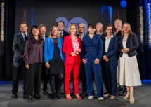Die Rednerinnen und Redner, Panelteilnehmerinnen und -teilnehmer des Festaktes „30 Jahre USTP“, allen voran Landeshauptfrau Johanna Mikl-Leitner (Mitte).
