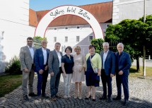 Bernhard Thain, Landesobmann NÖ Blasmusikverband, Wolfgang Zeiner, Vizebürgermeister Zeillern, Friedrich Pallinger, Bürgermeister Zeillern, Anna Waser, Gemeinderätin Zeillern, Landeshauptfrau Johanna Mikl-Leitner, Michaela Hinterholzer, Bürgermeisterin Oed-Oehling, LAbg. Anton Kasser, Martin Lammerhuber, Geschäftsführer Kultur.Region.Niederösterreich (v.l.)