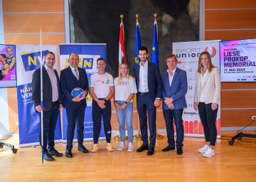 Medien- und Partner-Empfang des 16. Liese Prokop Memorials in St. Pölten. Im Bild: ÖLV-Generalsekretär Helmut Baudis, NV-Vorstandsdirektor Bernhard Lackner, Markus Fuchs, Lena Pressler, LH-Stv. Udo Landbauer, St. Pöltens Sport-Stadtrat Heinz Hauptmann und  Meetingdirektorin Beate Taylor (v.l.n.r.)