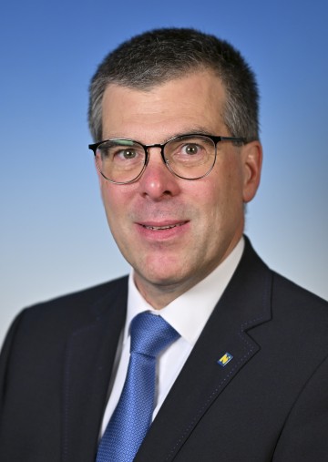 Thomas Krenhuber ist mit Wirksamkeit 1. Mai 2024 Leiter der Abteilung Verkehrsrecht des Amtes der NÖ Landesregierung. 