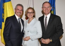 Landeshauptfrau Johanna Mikl-Leitner mit dem designierten Landtagspräsidenten Karl Wilfing (l.) und dem Zweiten Landtagspräsidenten Gerhard Karner (r.).