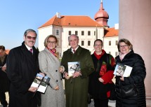 Von links nach rechts: Erwin Hameseder (Obmann des Vereins der Freunde des Benediktinerstiftes Göttweig), Landeshauptfrau Johanna Mikl-Leitner, Landeshauptmann a. D. Erwin Pröll, Bürgermeisterin von Furth bei Göttweig Gudrun Berger und Bezirkshauptfrau Elfriede Mayrhofer.
