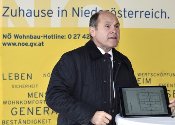 Niederösterreich baut die günstigste Wohnform Österreichs: Das neue Sonderwohnbauprogramm „Wohn.Chance.NÖ.“ sieht 100 Wohnhäuser für bis zu 3.200 Personen vor, die Miete soll rund 250 Euro bzw. rund 4,2 Euro pro m² betragen. Damit werden rund 1.000 Arbeitsplätze geschaffen bzw. gesichert.