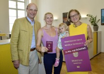 Landeshauptfrau Johanna Mikl-Leitner, Hanna Feix mit Josefine und Bezirkshauptmann der BH Tulln, Andreas Riemer