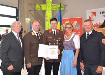 Neues Haus für Feuerwehr in Neunkirchen. Im Bild von links nach rechts:
Bürgermeister Herbert Osterbauer, Landesfeuerwehrrat Josef Huber, Feuerwehrkommandant Mario Lukas, Landeshauptfrau Johanna Mikl-Leitner, Landesfeuerwehrkommandant Dietmar Fahrafellner