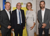Georg Keuschnigg, Institutsdirektor Peter Bußjäger, Landeshauptfrau Johanna Mikl-Leitner und Christoph Schramek bei der Konferenz des Instituts für Föderalismus. (v.l.n.r.)