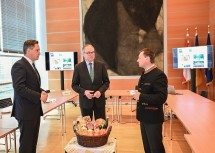LKNÖ-Präsident Johannes Schmuckenschlager, LH-Stellvertreter Stephan Pernkopf und Johann Höfinger, Obmann der NÖ Direktvermarkter (v.l.n.r.)