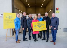 Im Bild von links nach rechts: Der Vizepräsident des NÖ Zivilschutzverbandes Bernhard Heinreichsberger, Landesfeuerwehrkommandant-Stellvertreter Martin Boyer, Landesfeuerwehrkommandant Dietmar Fahrafellner, Landeshauptfrau Johanna Mikl-Leitner, der Präsident des NÖ Zivilschutzverbandes Christoph Kainz, Bundeskanzler Karl Nehammer und LH-Stellvertreter Stephan Pernkopf.