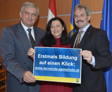 Gemeindevertreterverbandspräsident Alfred Riedl, F.E.N.-Geschäftsführerin Mag. Manuela Gsell und LR Mag. Karl Wilfing (vlnr) stellten heute, 29. November, in St. Pölten die neue Online-Bildungsdatenbank vor.