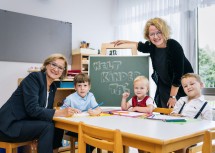 „Landeshauptfrau Johanna Mikl-Leitner und Landesrätin Christiane Teschl-Hofmeister in einem Kindergarten in St. Pölten.“