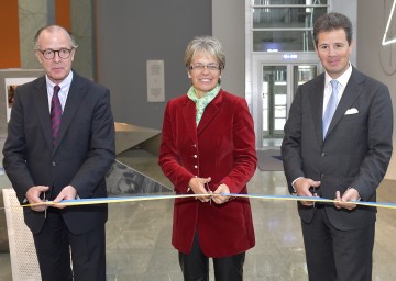 Veit Schmid-Schmidsfelden, Obmann der Fachgruppe der Maschinen & Metallwaren Industrie Niederösterreich, Landesrätin Dr. Petra Bohuslav und Thomas Salzer, Obmann der Sparte Industrie der NÖ Wirtschaftskammer, eröffneten im NÖ Landhaus in St. Pölten die Ausstellung „Menschen mit Ideen“ (v.l.n.r.)