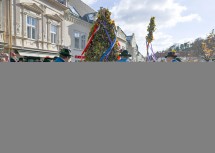 Perchtoldsdorf feiert das größte Erntedankfest Österreichs, den „600. Hiataeinzug“ und tausende Menschen bewundern die Erntedankkrone, die sogenannte „Pritschn“.