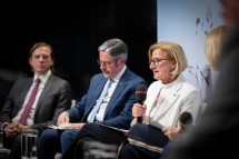 „In Niederösterreich wissen wir: Bodenschutz und wirtschaftliche Entwicklung sind keine Gegensätze, es braucht beides“, sagte Landeshauptfrau Johanna Mikl-Leitner beim „Vienna Soil Dialogue“-Panel.