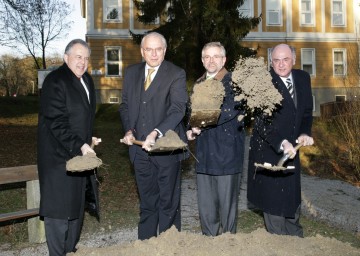 Startschuss für Um- und Ausbau von I.S.T. Austria in Klosterneuburg-Gugging. Im Bild Haim Harari, Vorsitzender des Exekutivkomitees von I.S.T. Austria, Dr. Claus Raidl, Vorsitzender des Kuratoriums, LH Dr. Erwin Pröll und Vizekanzler Mag. Wilhelm Molterer (v.l.n.r.)