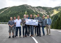 Jakob Teufel (Fa. Traunfellner), Andreas Purt (GF Mostvierel Tourismus), Franz Schnirzer (Fa. Traunfellner Bauleitung), Ing. Friedrich Fahrnberger (Bgm. von Göstling/Ybbs), Mag. Karl Weber (Hochkar und Ötscher Tourismus GmbH), Tourismuslandesrat Jochen Danninger, DI Leopold Röcklinger (Leiter-Stv. der NÖ Straßenbauabteilung Amstetten), DI Josef Decker (NÖ Straßenbaudirektor), Christian König (NÖ Straßenbauabteilung Amstetten), Ing. Wolfgang Wagner (NÖ Straßenbauabteilung Amstetten).