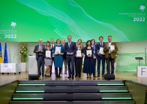 Gruppenfoto (gesamt): Wissenschaftspreise des Landes Niederösterreich 2022: Markus Wagner(i .V. v. Kathrin Kober-Rychli), Alina Lenzer, Jakob Tuna, Juliane Burghardt, Klemens Kremser, Landesrat Jochen Danninger, Claudia Kolm, Sonia Vallet, Nicole Dörr, Thomas Gremmel, Gerhard Weber         