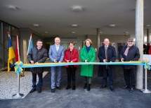 Gesundheits- und Krankenpflegeschule Tulln wurde zu Ausbildungszentrum umgebaut. Im Bild von links nach rechts: Bürgermeister Peter Eisenschenk, Landesgesundheitsagentur-Vorstand Konrad Kogler, Direktorin Rosa Dolezal, Landesrätin Christiane Teschl-Hofmeister, Primar Peter Lechner und Rudolf Mallinger, Rektor der Karl Landsteiner Privatuniversität, bei der offiziellen Eröffnung 