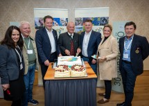 Festakt zum Jubiläum: Julia Friedlmayer, Geschäftsführerin des Verbands Naturparke Österreich, der vormalige Präsident Wolfgang Mair, Bundesminister Norbert Totschnig, Johann Thauerböck, der Präsident des Verbands Naturparke Österreich, Bürgermeister Lorenz Reisinger, Landesrätin Susanne Rosenkranz und der vormalige Geschäftsführer Franz Handler.