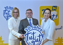 "Tut gut“-Geschäftsführerin Alexandra Pernsteiner-Kappl, Landesrat Ludwig Schleritzko und Moderatorin Kati Bellowitsch (v.l.n.r.) informierten über 30 Jahre "Tut gut".