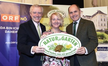 Im Bild von links nach rechts: ORF-NÖ Landesdirektor Prof. Norbert Gollinger, Leiterin der österreichweiten TV-Produktionen des ORF Landesstudios NÖ Mag. Sabine Daxberger und Initiator der Aktion „Natur im Garten“ und Landeshauptmann-Stellvertreter Mag. Wolfgang Sobotka