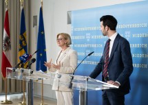 Landeshauptfrau Johanna Mikl-Leitner seitens der VP und Klubobmann Udo Landbauer seitens der FP informierten über die heutige Verhandlungsrunde zwischen den beiden Parteien.