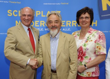 Landeshauptmann Dr. Erwin Pröll, der Künstler Arnulf Rainer und Bürgermeisterin Erika Adensamer präsentierten das Konzept für das neue Rainer-Museum im ehemaligen Frauenbad in Baden.