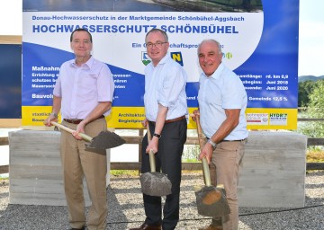 Prof. Mag. Dr. Gerhard Gürtlich (SC BMVIT), LH-Stv. Stephan Pernkopf und Bgm. Erich Ringseis beim Spatenstich zum 2. Abschnitt im Sommer 2018 (v.l.n.r.)