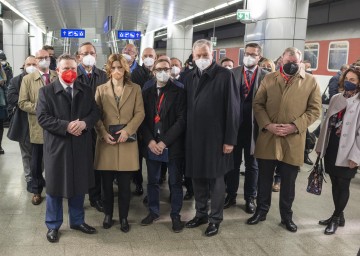 Der Sonderzug mit der tschechischen Delegation kam am Dienstag am Flughafen Wien-Schwechat an. Landesrat Martin Eichtinger, Bürgermeister Michael Ludwig und die Flughafen-Vorstände Günther Ofner und Julian Jäger empfingen die Gäste aus Südmähren.