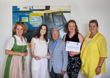 Landesrätin Christiane Teschl-Hofmeister, Stefanie Antonia Scheitz, Gunnar Prokop, Heimleiterin Claudia van der Meij (ÖJAB Bad Gleichenberg) und Geschäftsführerin Monika Schüssler (ÖJAB) (v.l.n.r.) 