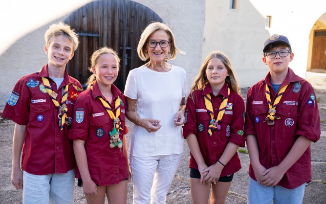 LH Mikl-Leitner zu Besuch bei den Pfadfindern Wilhelmsburg