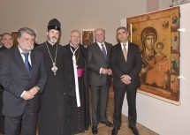 Ausstellungsrundgang mit dem bulgarischen Kulturminister Vezhdi Rashidov, Metropolit Antonij (Bulgarisch-Orthodoxe Diözese von West- und Mitteleuropa), Propst Mag. Bernhard Backovsky, Landeshauptmann Dr. Erwin Pröll und Staatspräsident Mag. Rosen Plevneliev (v. l. n. r.).